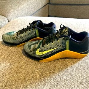 Nike Metcon 6 . Men’s 7.5 . Women 9 .